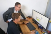  – Tobias Roffler（前）和 Sinisa Stankovic在开始使用 <em>hyper</em>MILL CAD/CAM 系统进行自动化编程时，团队的表现令人印象深刻。